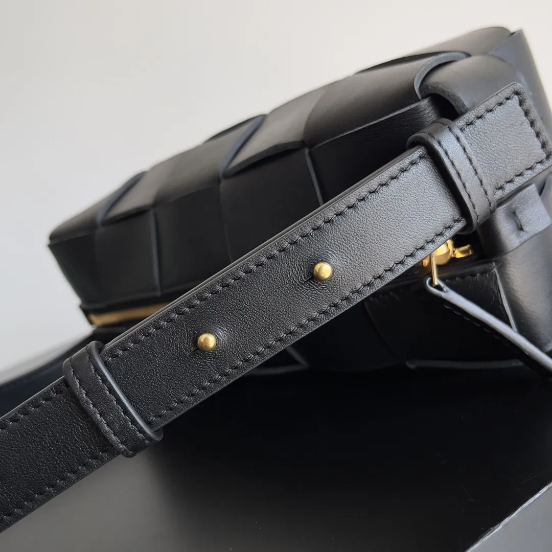 보테가베네타 스몰 브릭 여성 카세트백 - 이미지 10