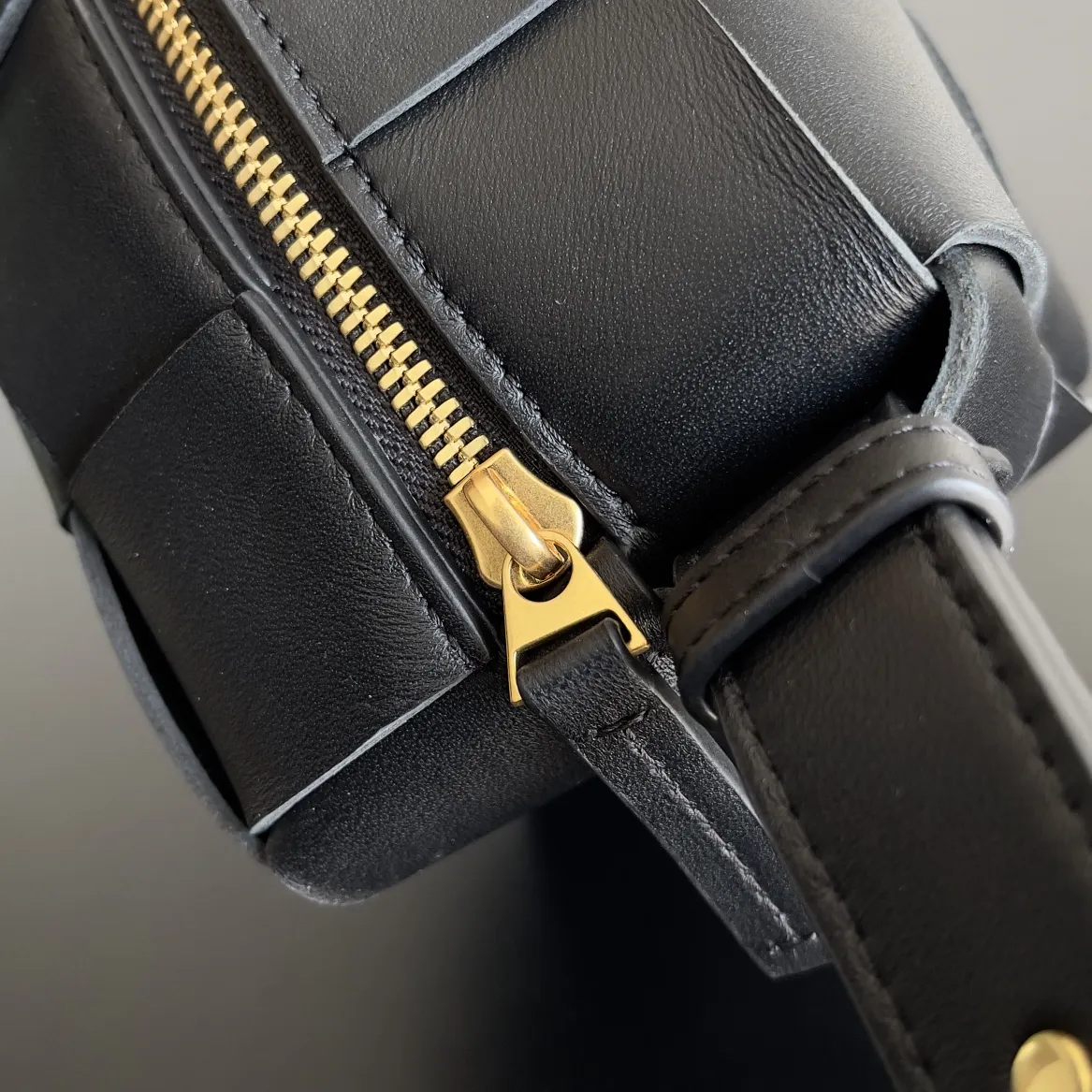 보테가베네타 스몰 브릭 여성 카세트백 - 이미지 6