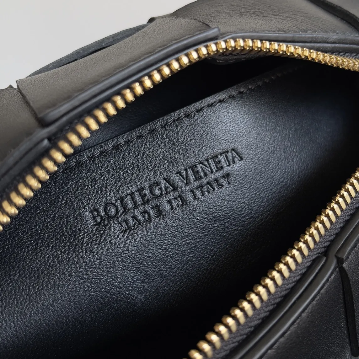 보테가베네타 스몰 브릭 여성 카세트백 - 이미지 9