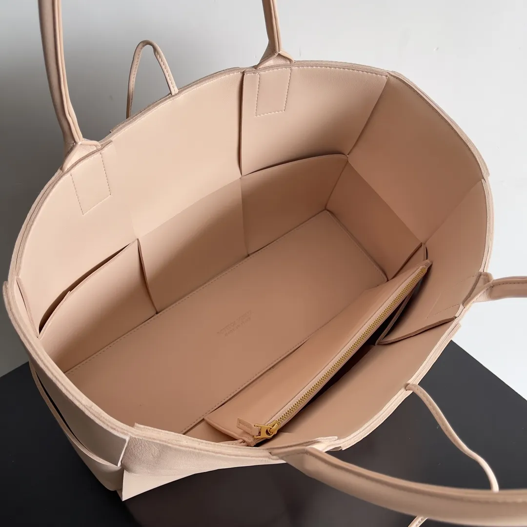 보테가베네타 아르코 미디움 토트백 - 이미지 7