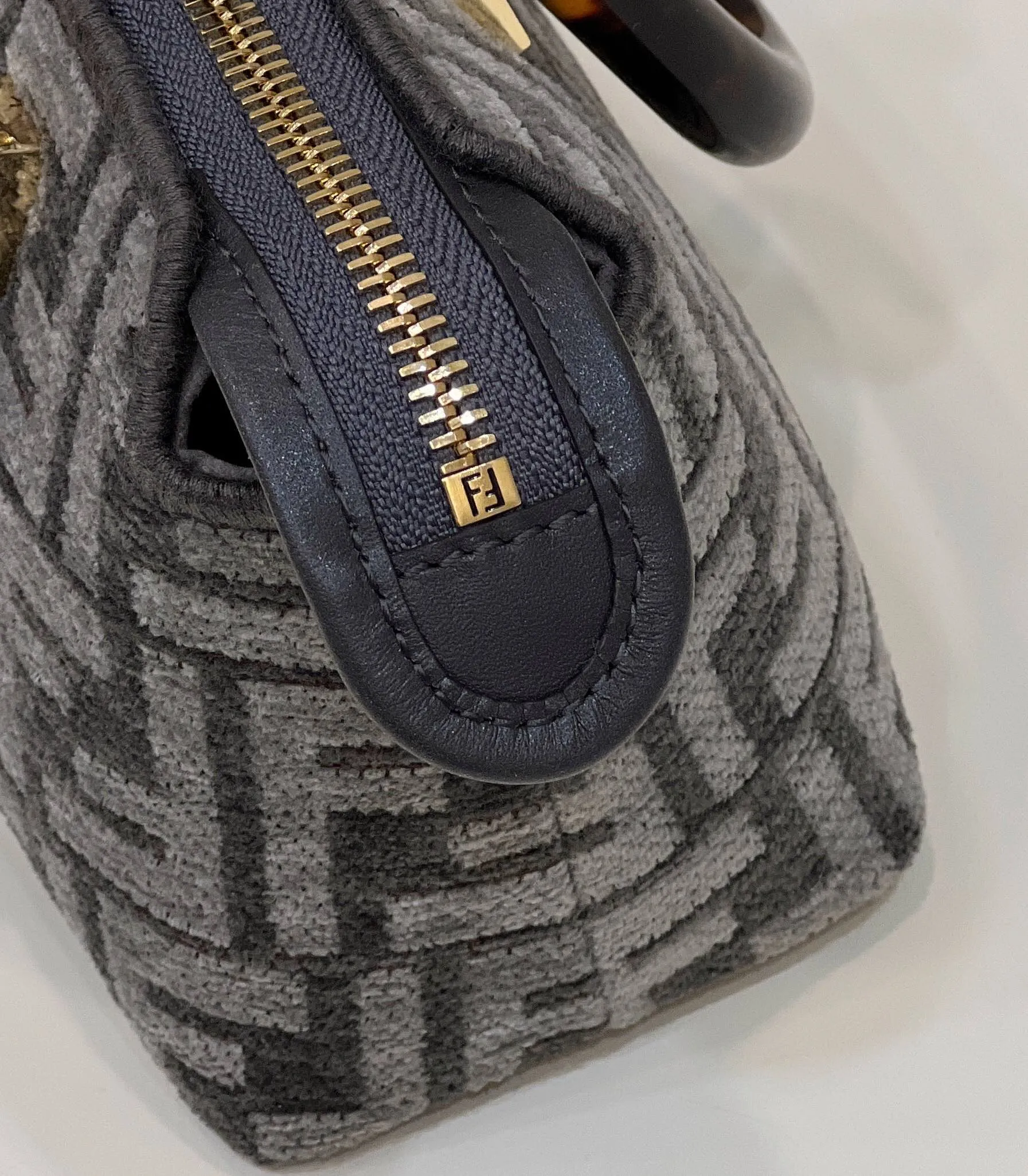 펜디 바이더웨이 보스턴 - 이미지 8