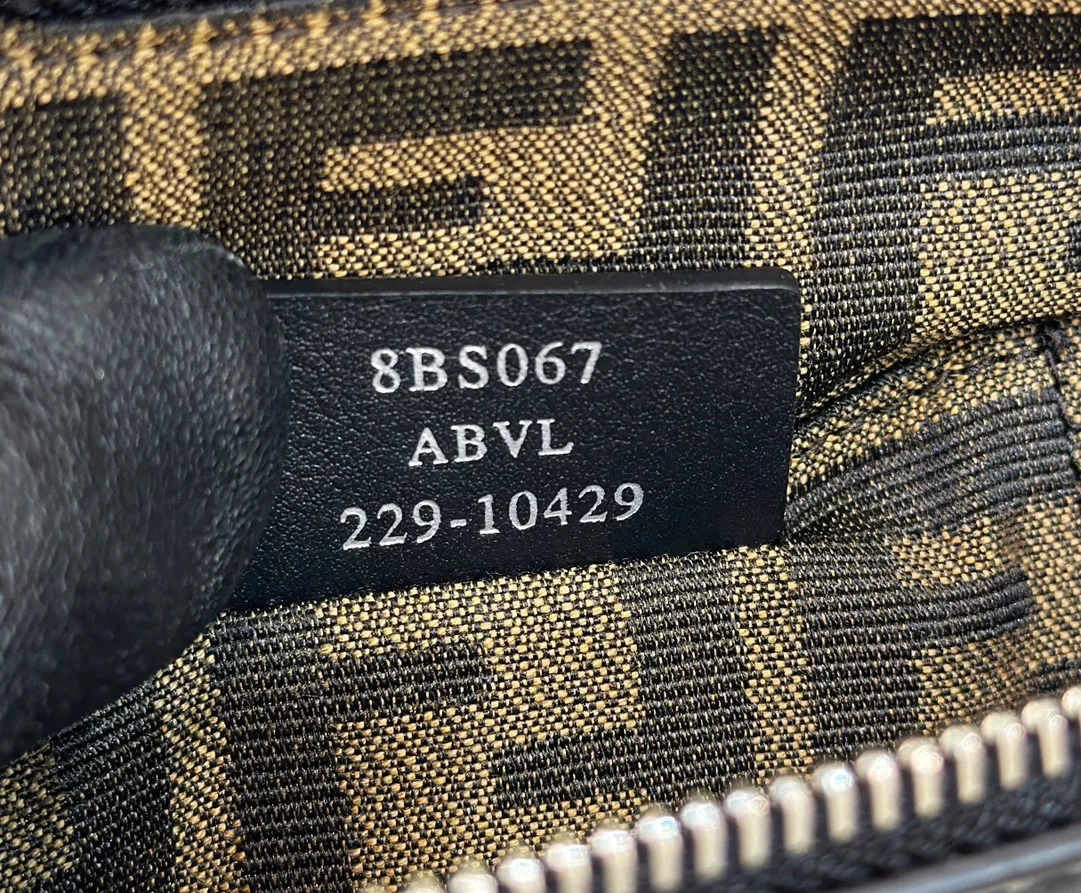 펜디 바이더웨이 보스턴 - 이미지 8