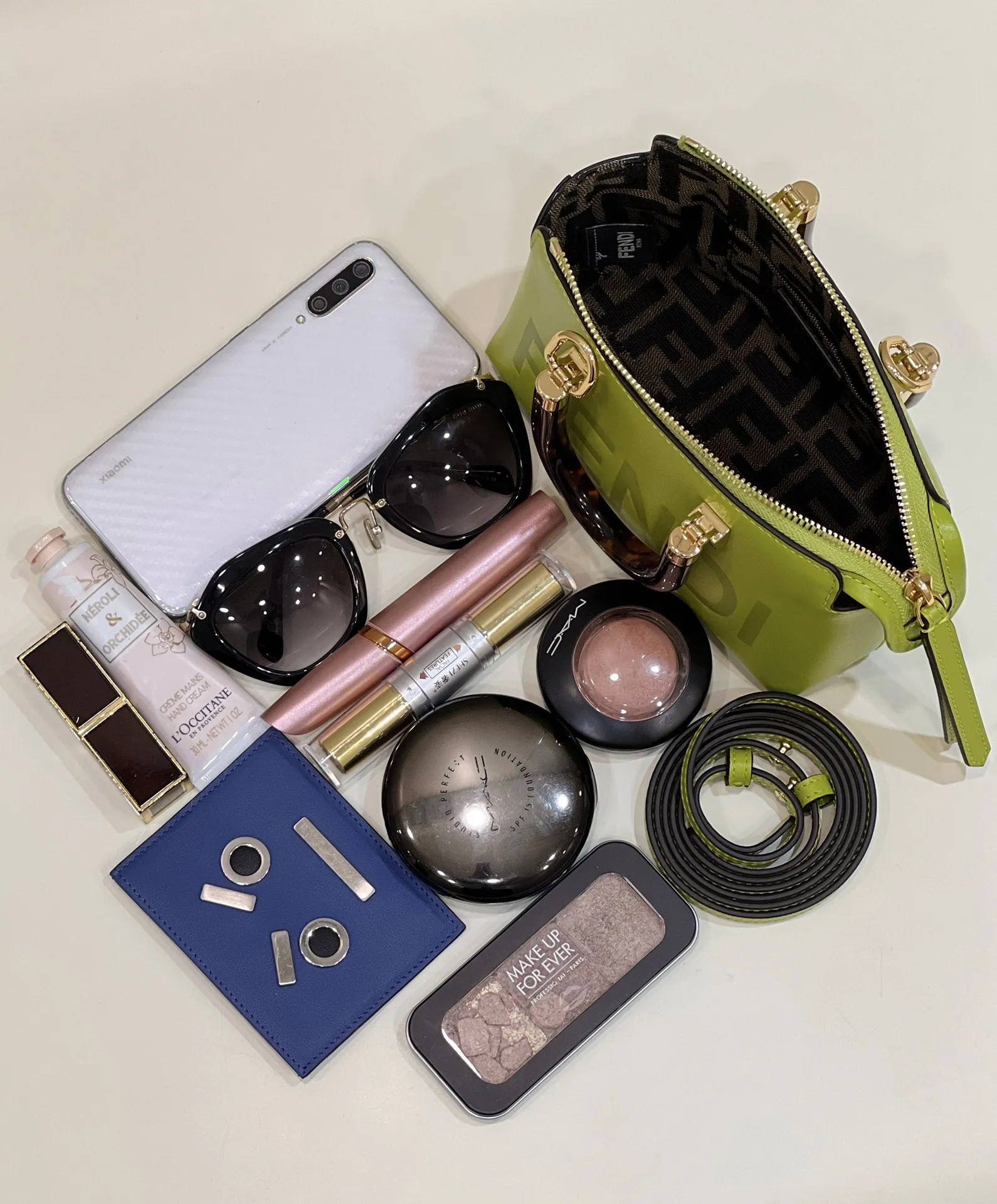 펜디 바이더웨이 보스턴 - 이미지 4