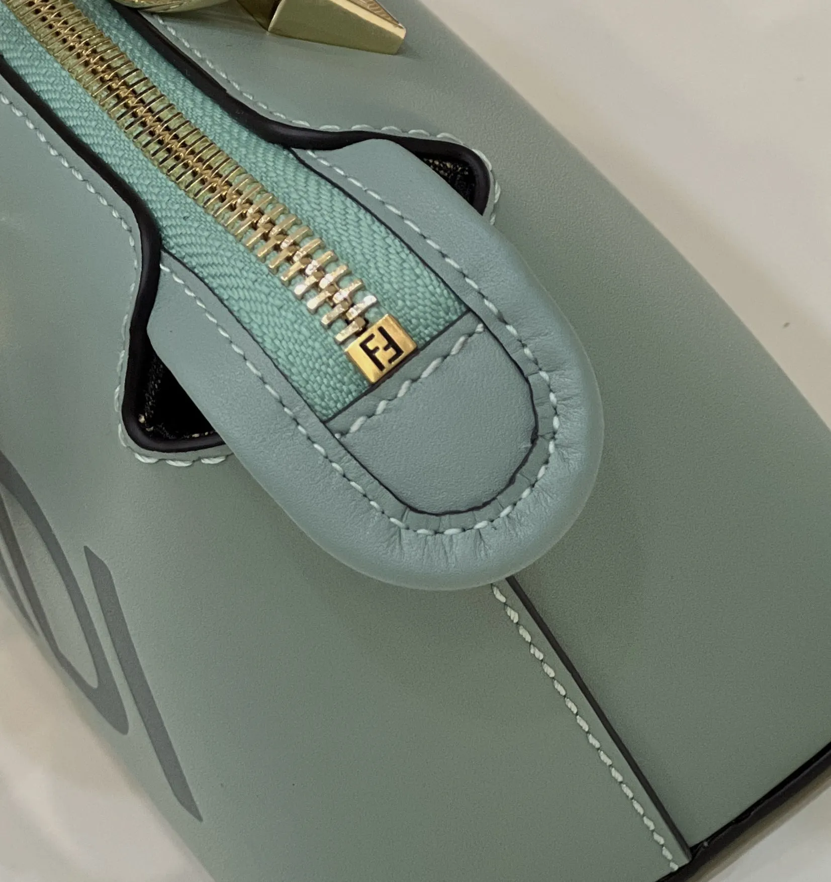 펜디 바이더웨이 보스턴 - 이미지 7