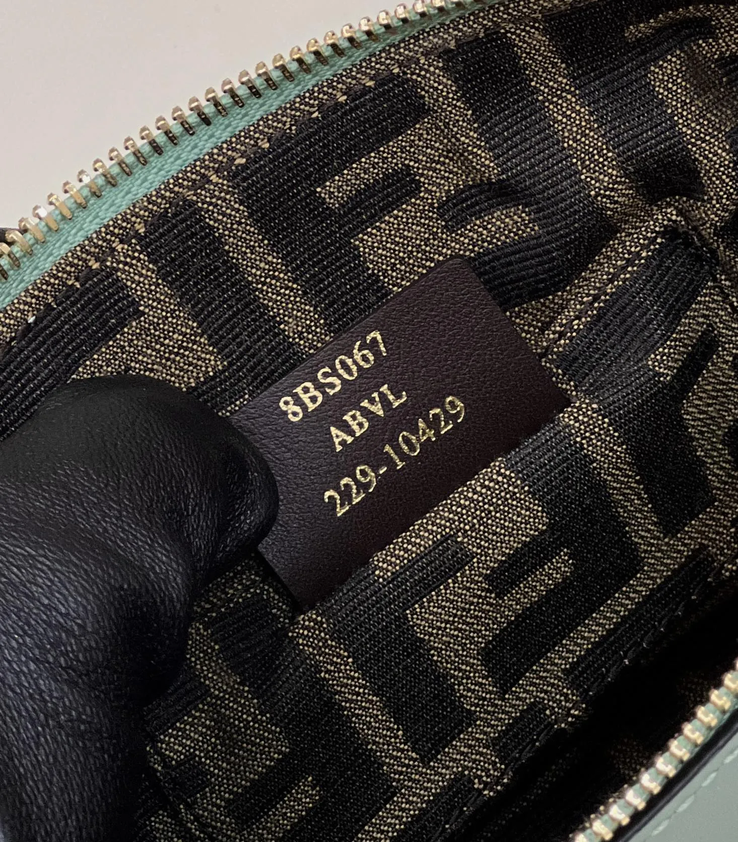 펜디 바이더웨이 보스턴 - 이미지 6