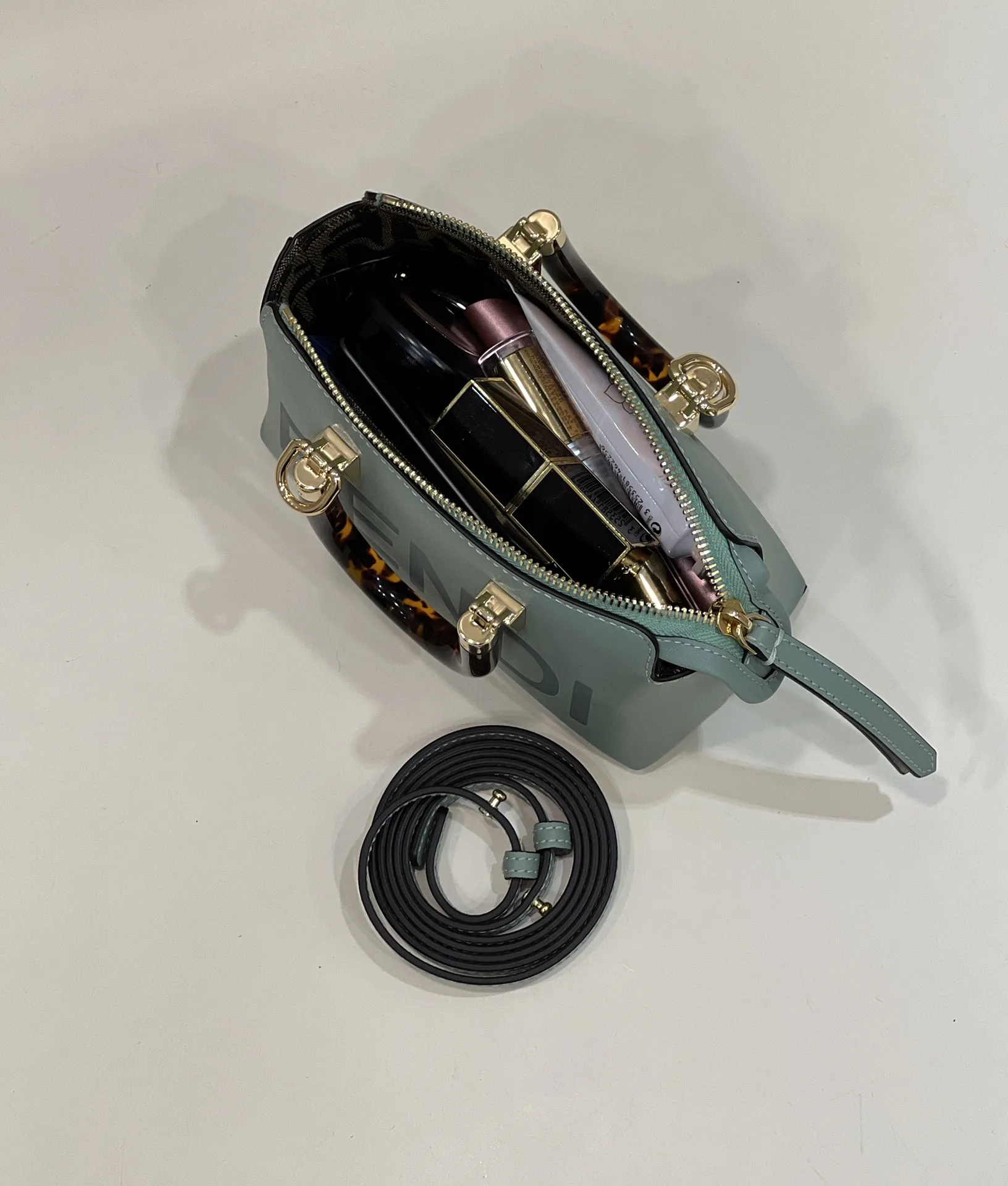 펜디 바이더웨이 보스턴 - 이미지 3