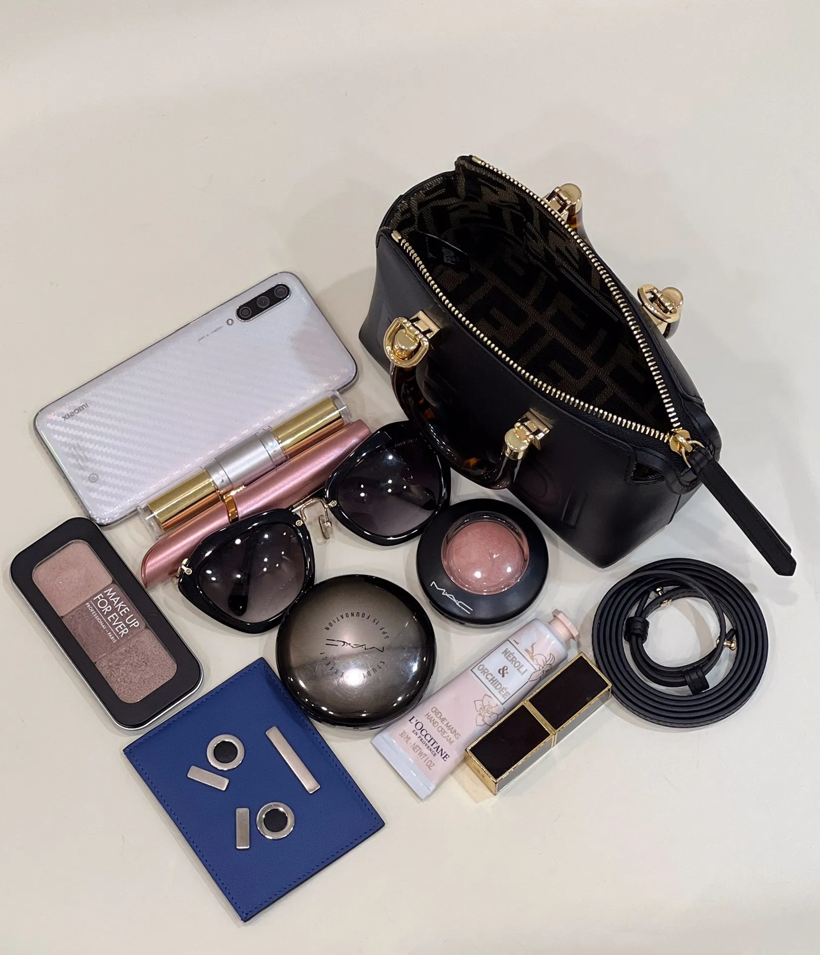 펜디 바이더웨이 보스턴 - 이미지 5