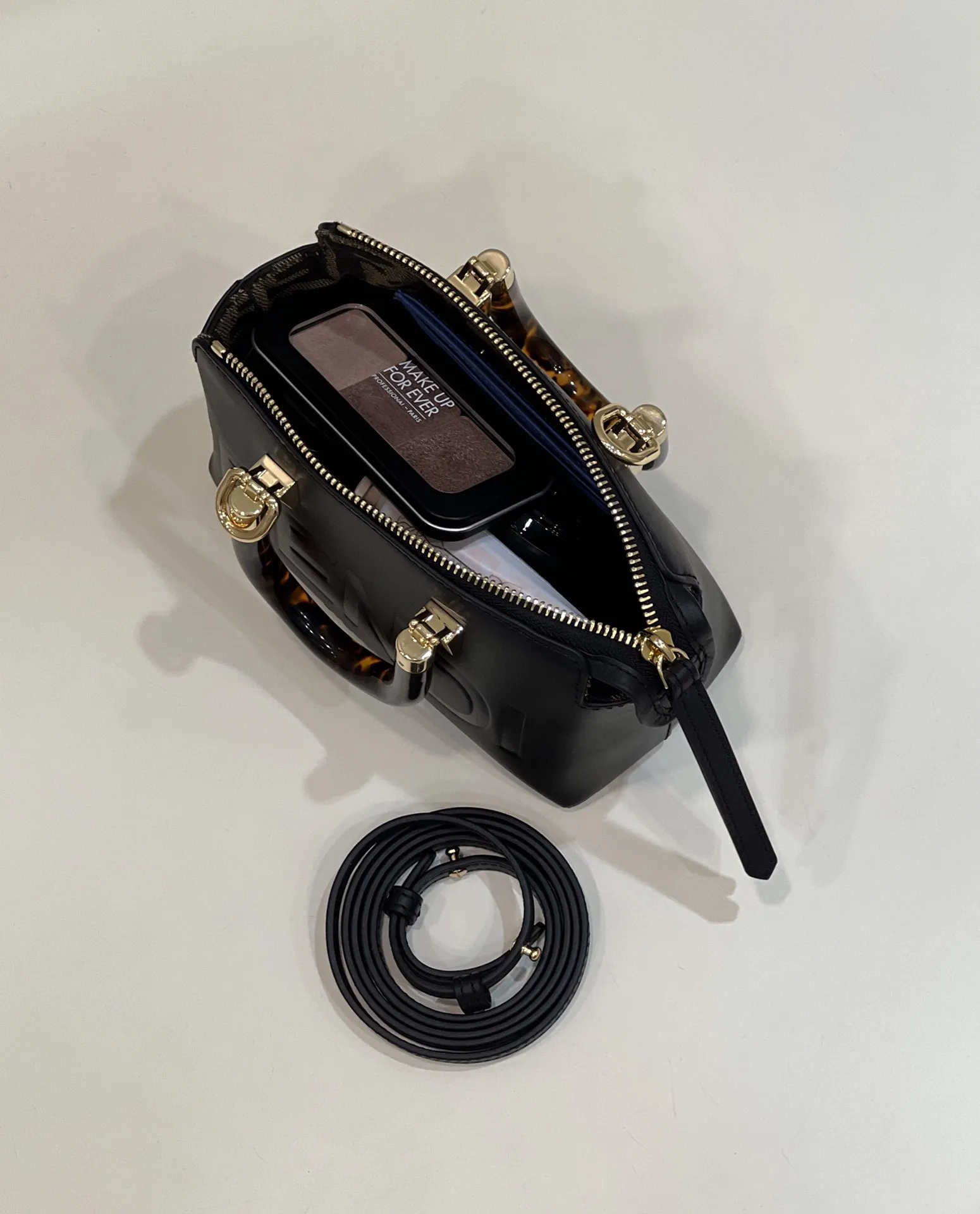 펜디 바이더웨이 보스턴 - 이미지 4