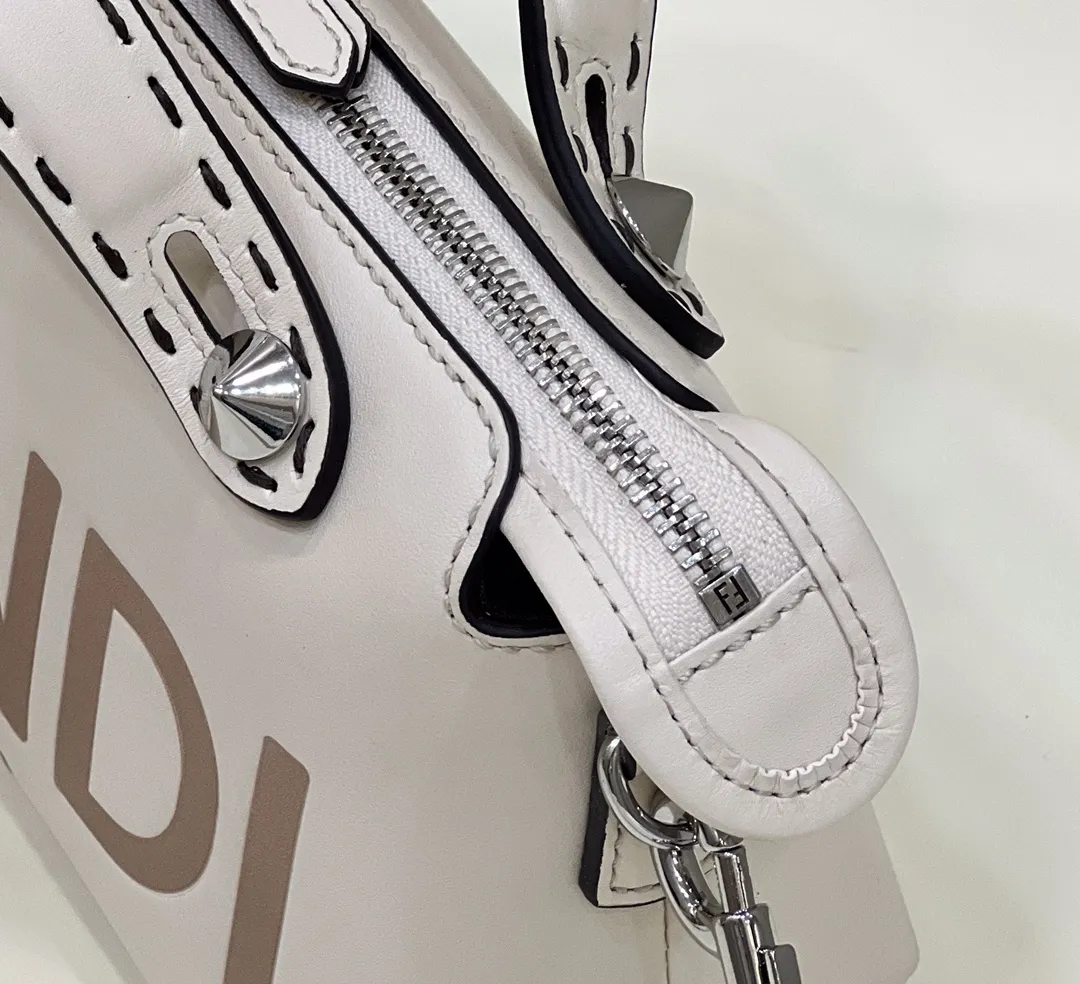 펜디 바이더웨이 - 이미지 9