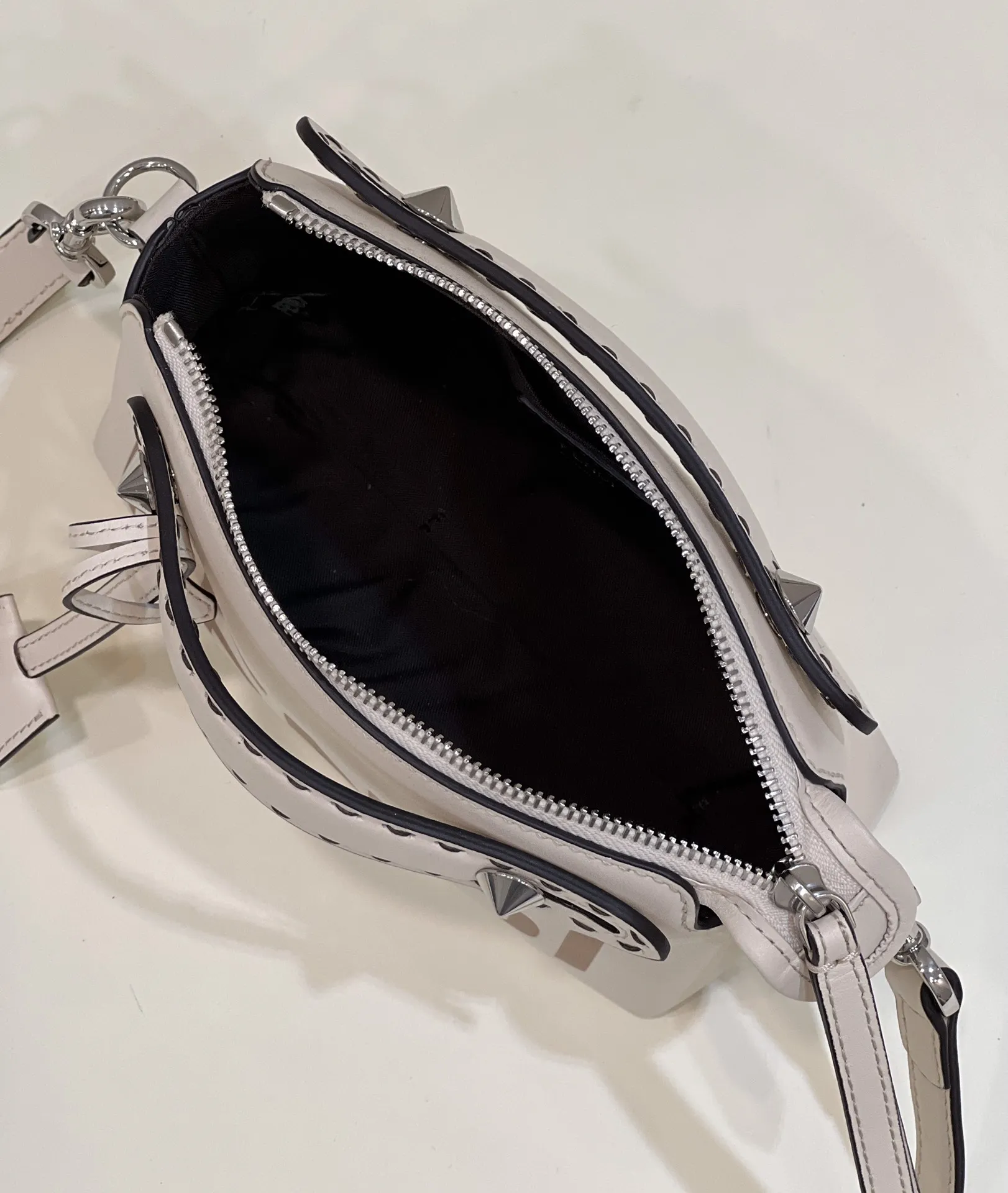 펜디 바이더웨이 - 이미지 4