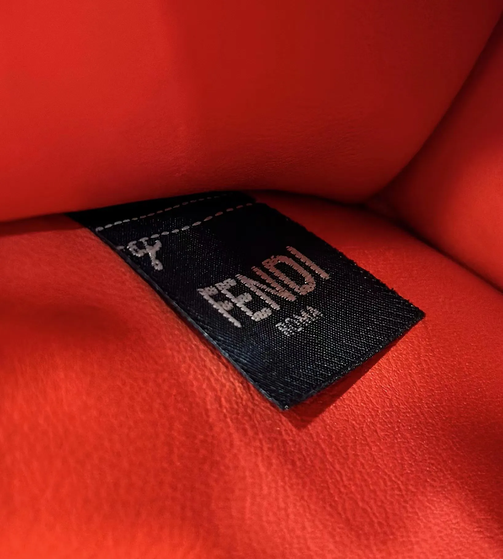 펜디 피카부 I SEE YOU - 이미지 9