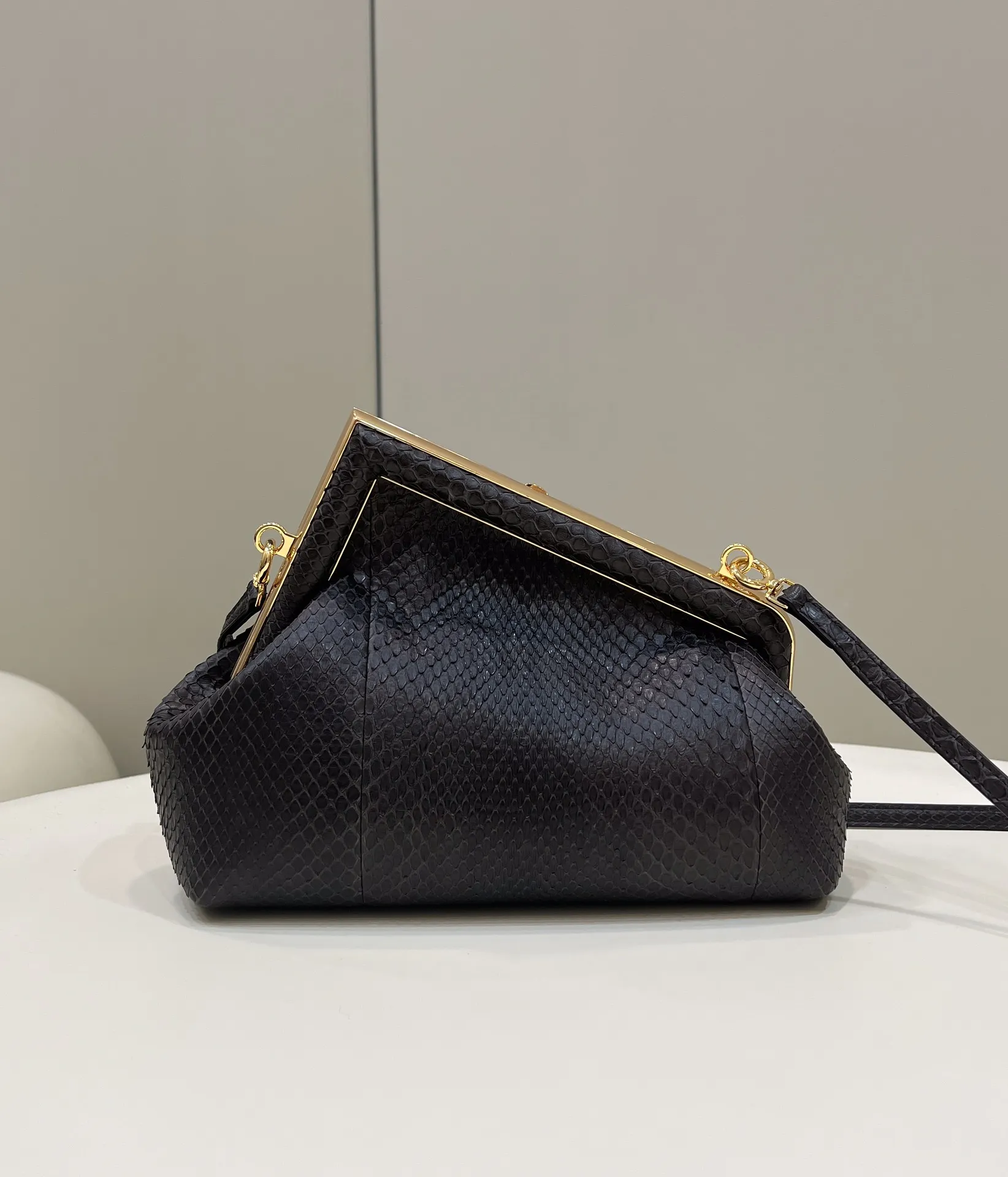 펜디 퍼스트 - 이미지 2