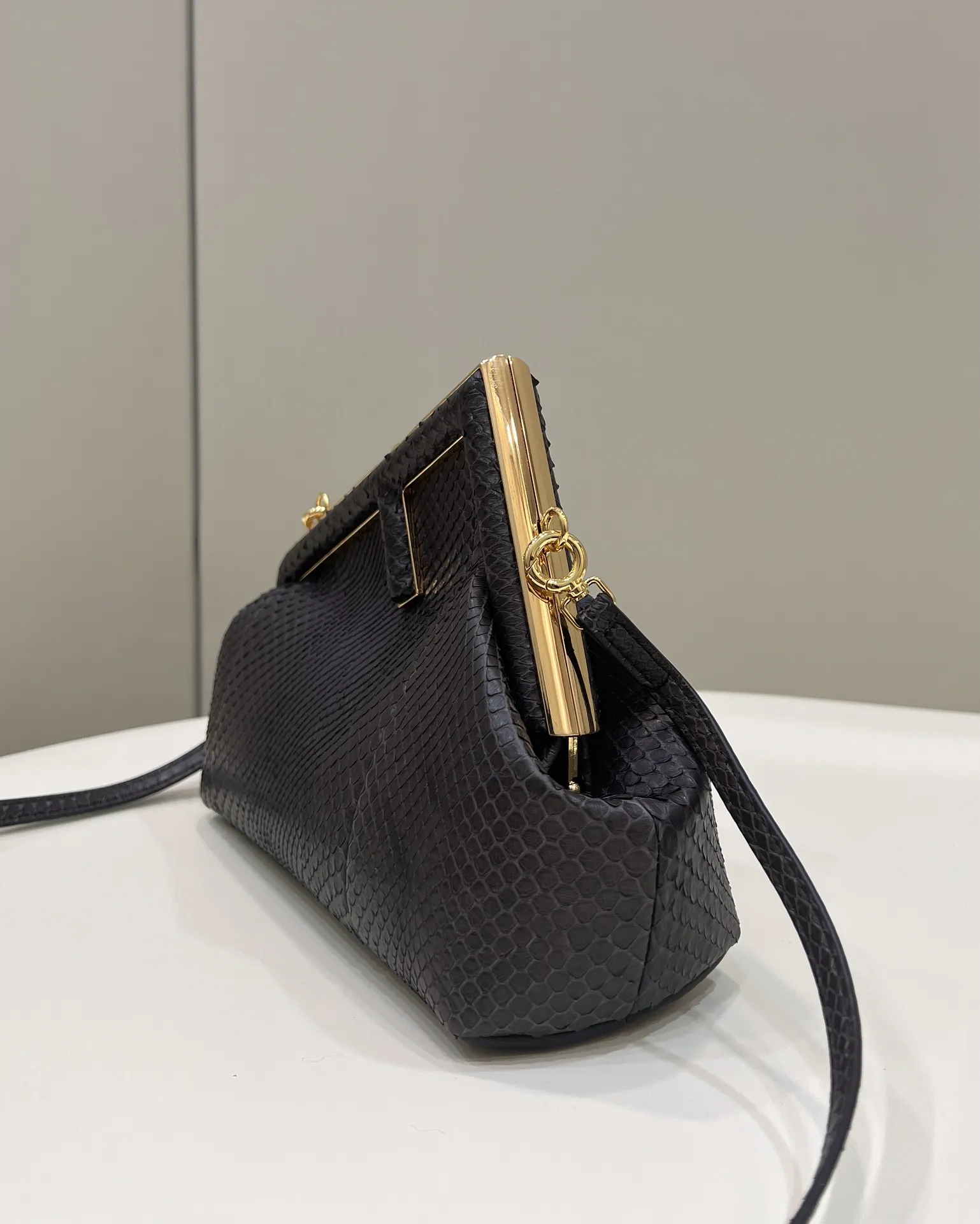 펜디 퍼스트 - 이미지 3