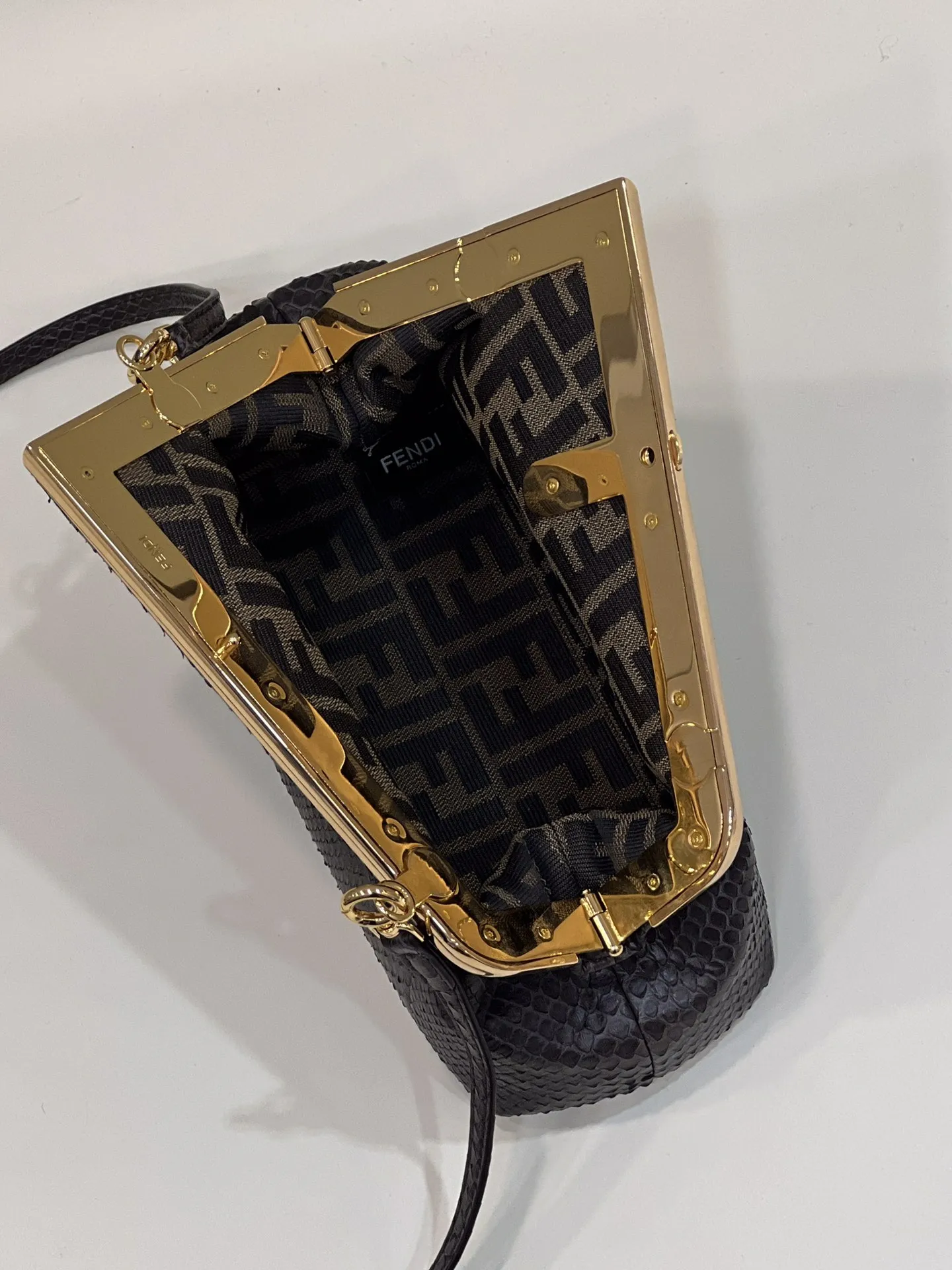 펜디 퍼스트 - 이미지 4