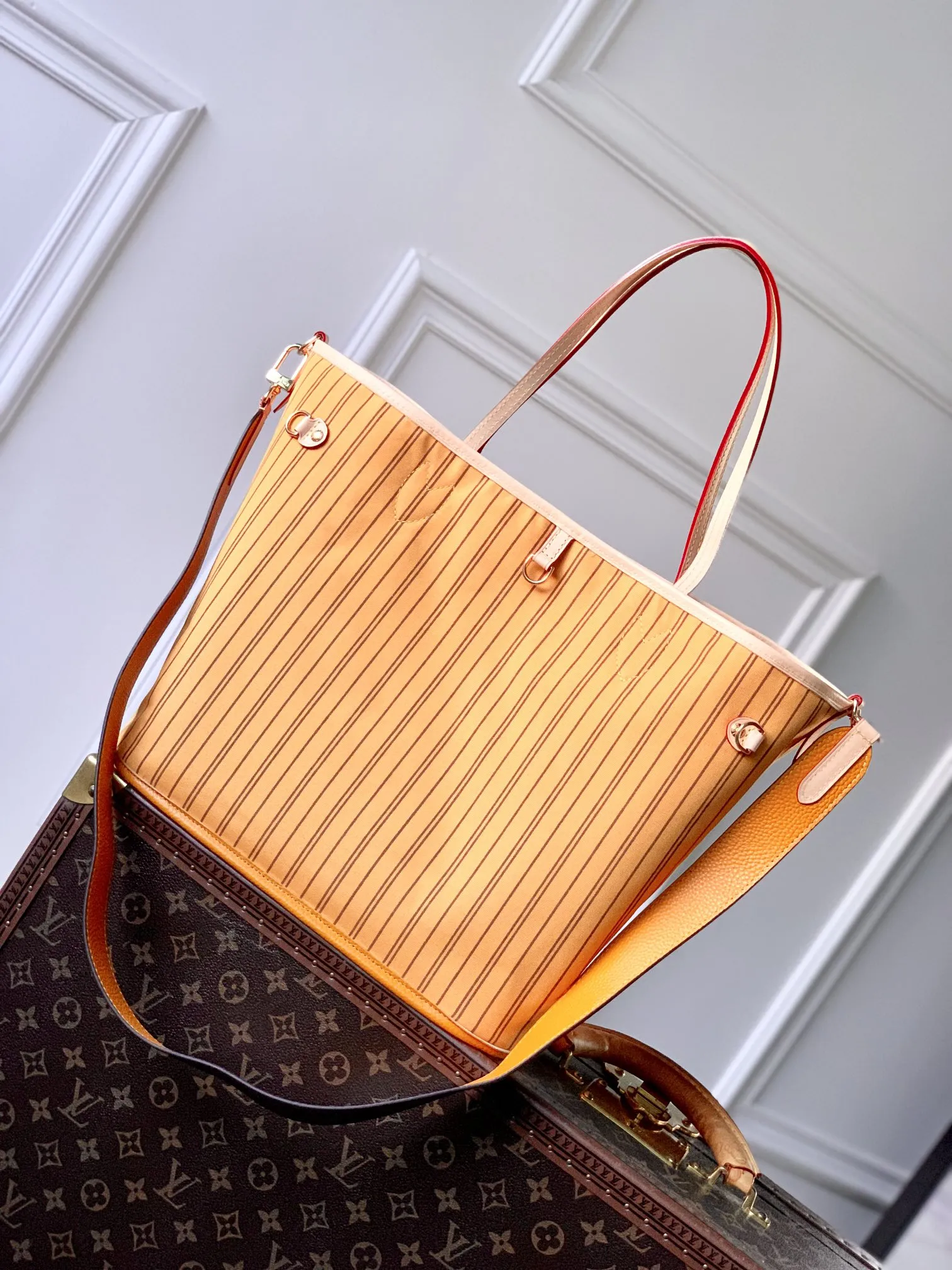 루이비통 네버풀 반둘리에 인사이드 아웃 MM - 이미지 5