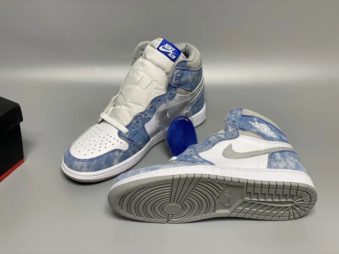 나이키 Air Jordan 1 Retro High OG Hyper Royal - 이미지 4