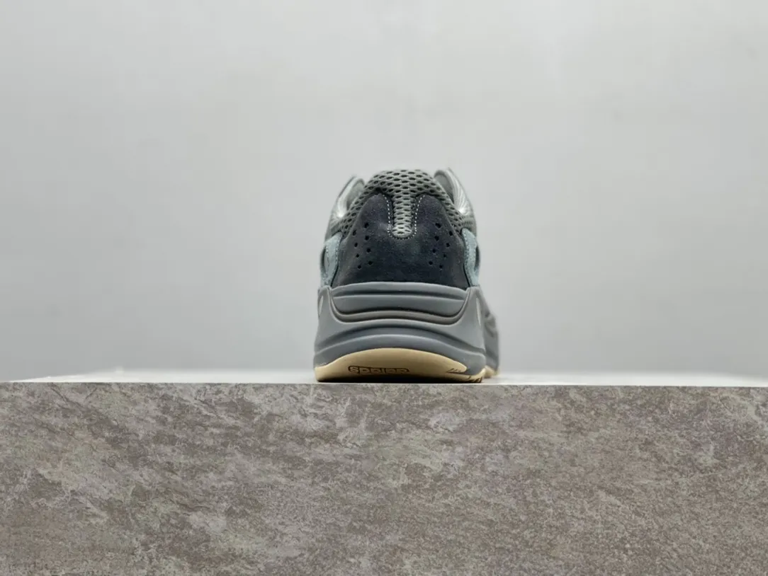 아디다스 YeeZy 700 - 이미지 2